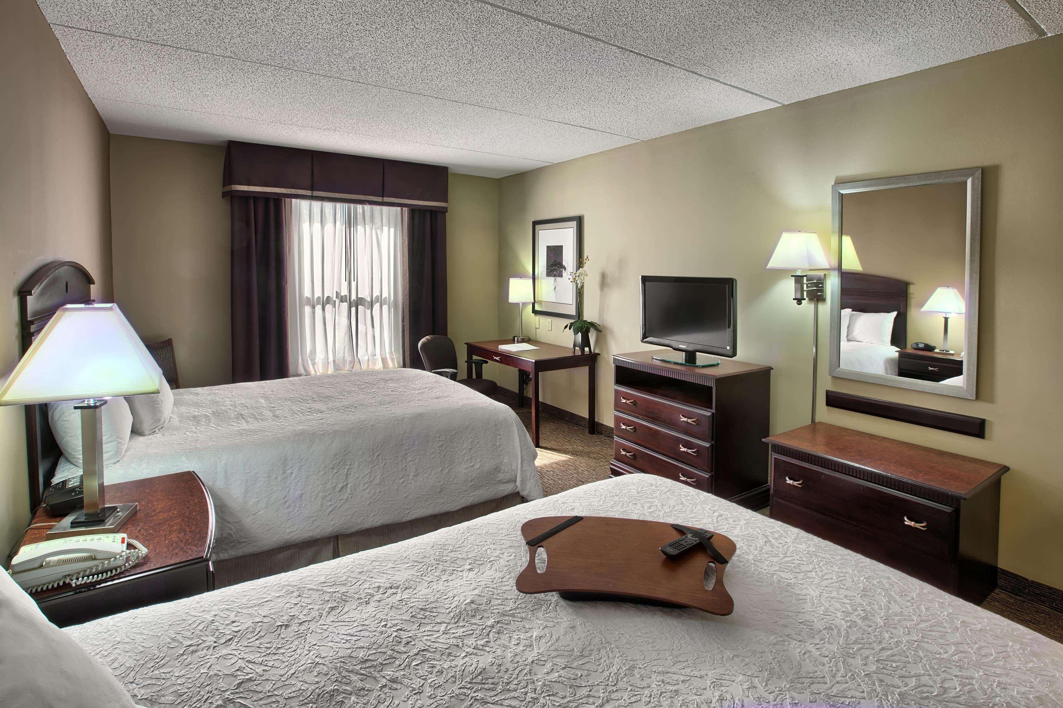 Hampton Inn & Suites Берлінгтон Номер фото