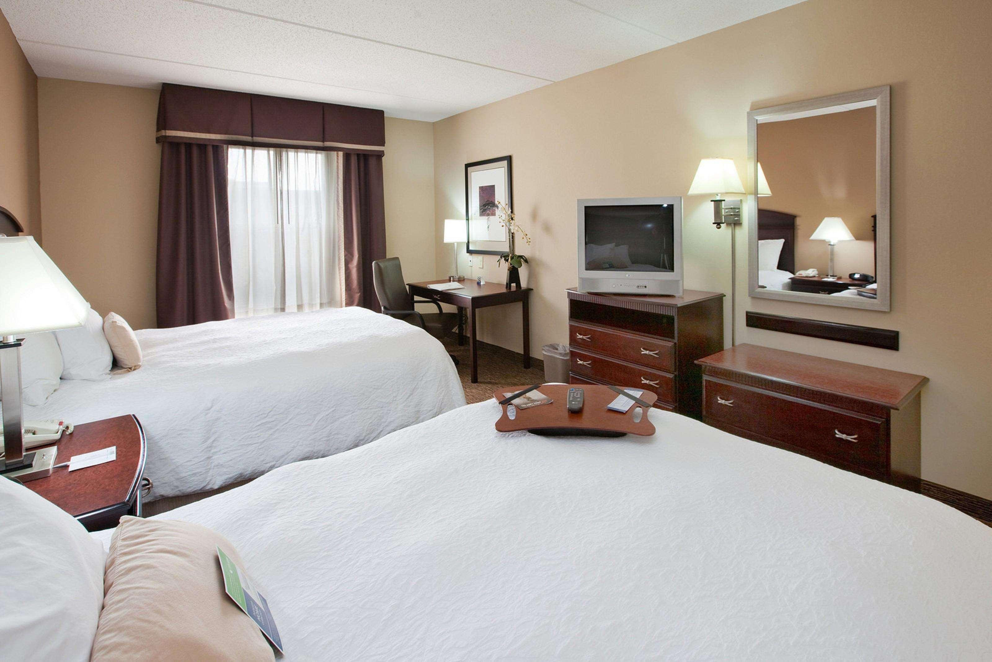 Hampton Inn & Suites Берлінгтон Номер фото