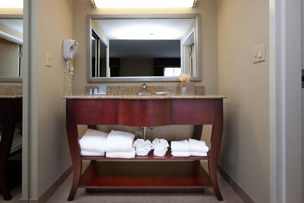 Hampton Inn & Suites Берлінгтон Номер фото