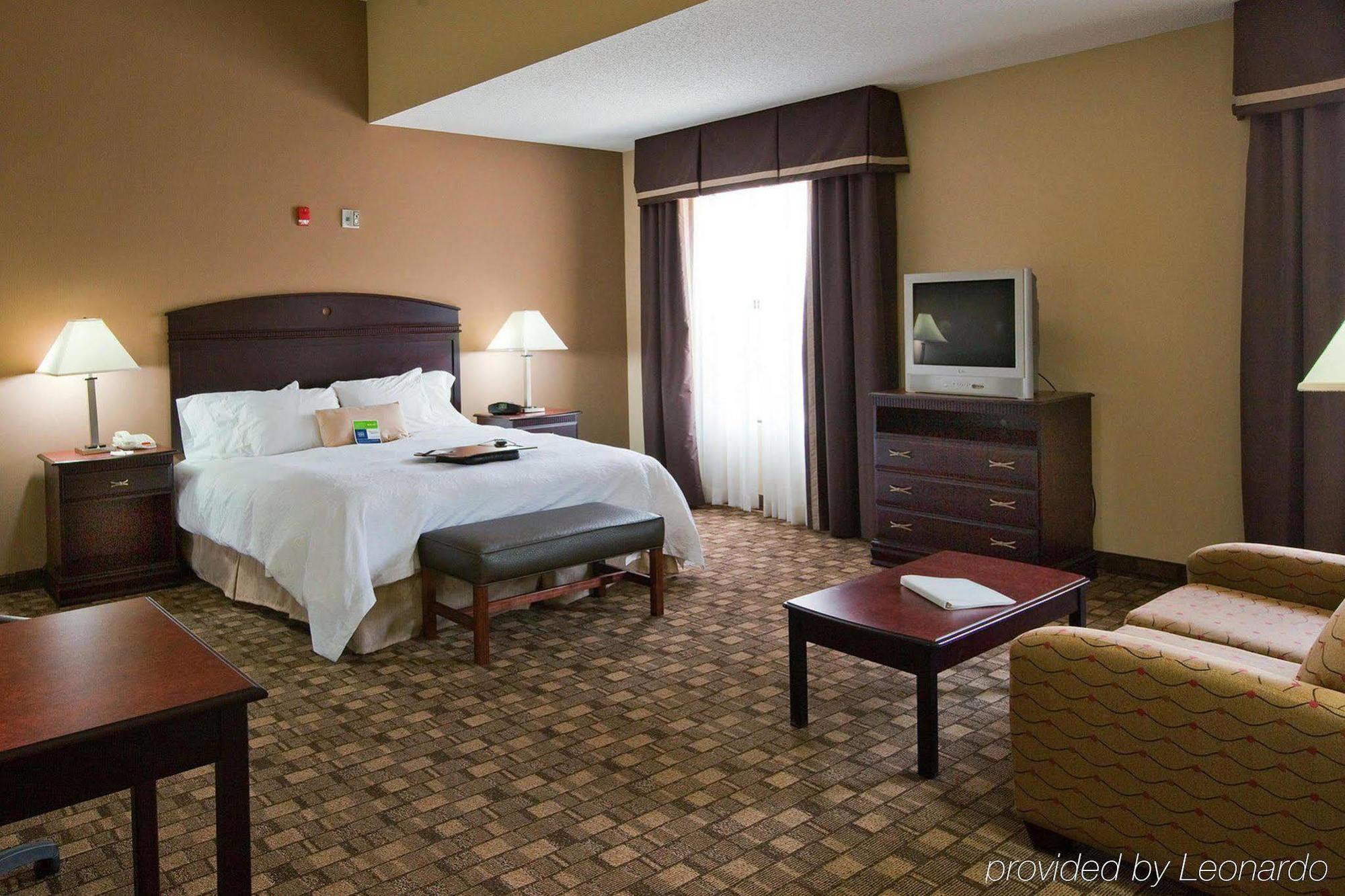 Hampton Inn & Suites Берлінгтон Номер фото